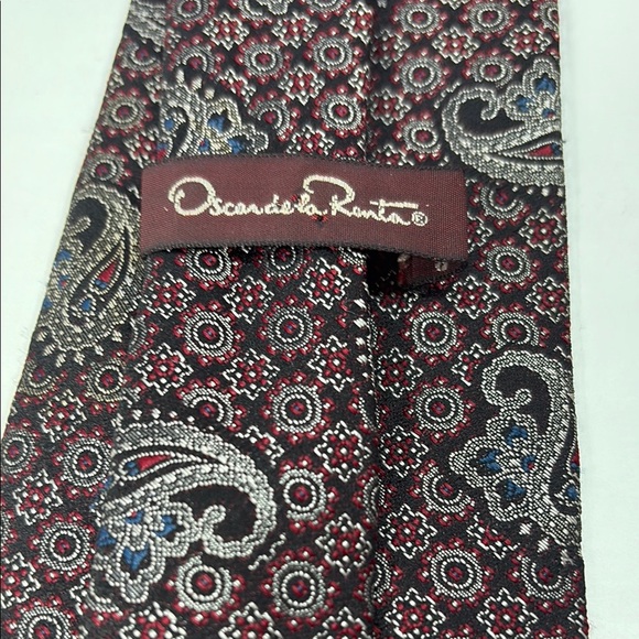 Oscar de la Renta Black, Red & Cream Paisley Tie with Intricate Design - Picture 2 of 8